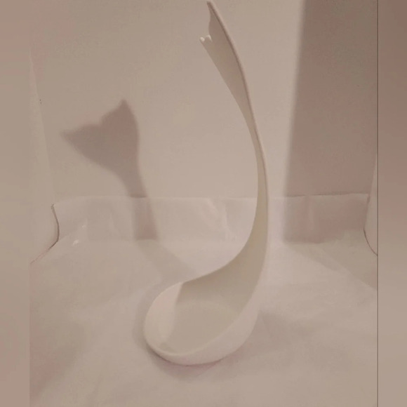 J-Me White Whale Tail Shape Jewelry Rack - Picture 4 of 7